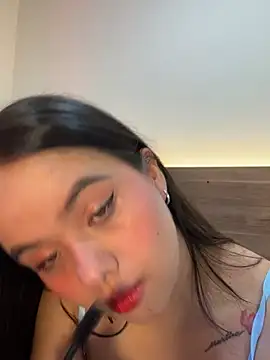 Snapshot of thamiina__ chatting on June 2, 2026, 12:07 pm thamiina online show from June 2, 2026, 12:07 pm