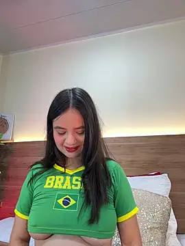 Snapshot of thamiina__ chatting on June 8, 2026, 12:05 pm thamiina online show from June 8, 2026, 12:05 pm