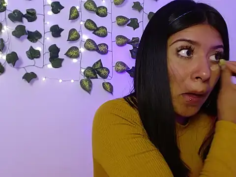 melanie 18  online show from June 11, 2026, 10:52 pm