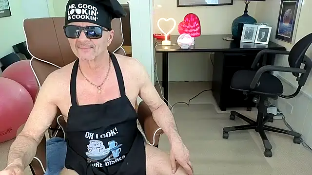 hotdadbod online show from October 7, 2025, 9:01 pm