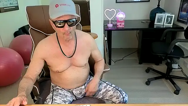 hotdadbod online show from June 7, 2026, 8:45 pm
