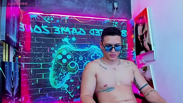 Snapshot of lucassimone_ chatting on June 2, 2026, 1:40 am lucassimone online show from June 2, 2026, 1:40 am