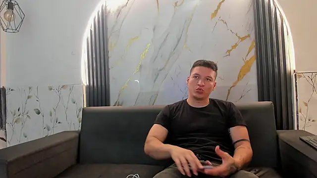 Snapshot of lucassimone_ chatting on June 2, 2026, 5:59 pm lucassimone online show from June 2, 2026, 5:59 pm