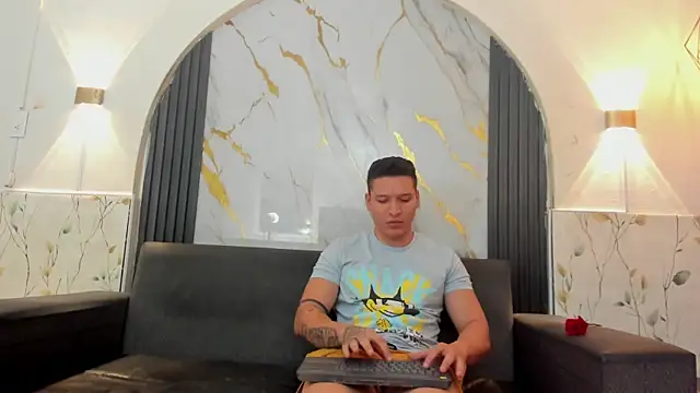 Snapshot of lucassimone_ chatting on June 7, 2026, 11:14 am lucassimone online show from June 7, 2026, 11:14 am