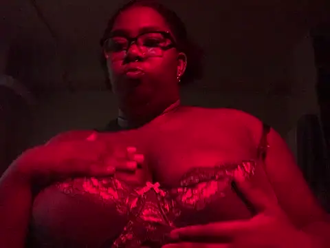 chocolateslut213 online show from June 7, 2026, 1:21 am