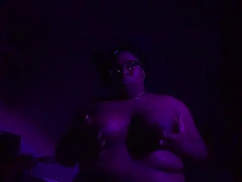 chocolateslut213 online show from June 10, 2026, 2:56 am