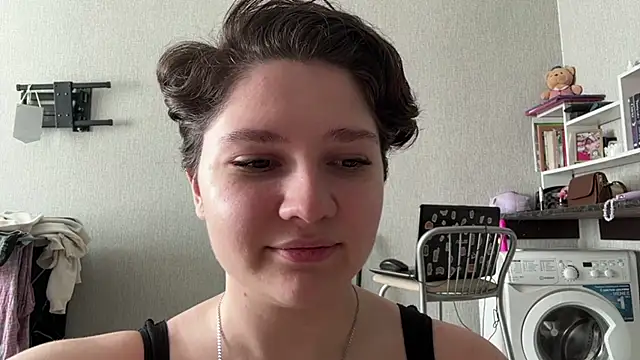 LizCumens online show from May 15, 2026, 11:01 pm