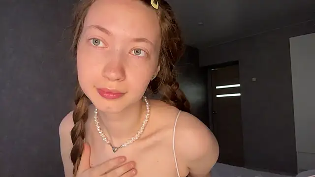 Snapshot of Emily_Mur_ chatting on May 19, 2026, 5:14 am Emily Mur online show from May 19, 2026, 5:14 am