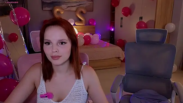 MoonkissGirls online show from May 14, 2026, 1:34 am