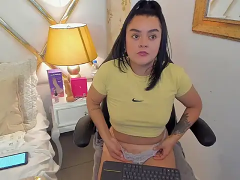 Perla Watson online show from June 7, 2026, 3:43 am