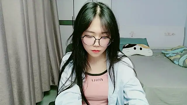 xiaoxiaoyu030 online show from May 13, 2026, 10:56 am