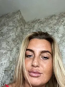 CharlottemilfUKx online show from May 14, 2026, 6:26 pm