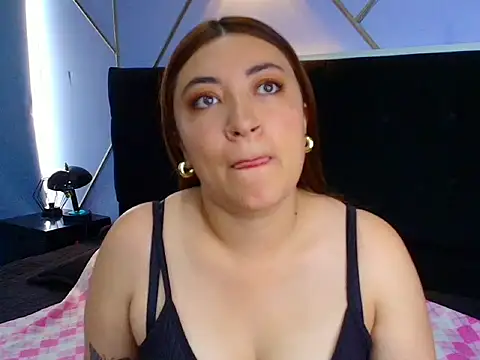 Snapshot of Zoe_Clarck_ chatting on June 10, 2026, 1:32 pm Zoe Clarck online show from June 10, 2026, 1:32 pm