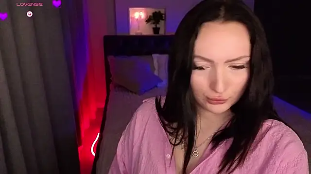Snapshot of MizLouLou chatting on May 14, 2026, 11:00 pm MizLouLou online show from May 14, 2026, 11:00 pm