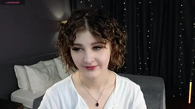Snapshot of Kira__Fluffy chatting on June 6, 2026, 12:05 am Kira Fluffy online show from June 6, 2026, 12:05 am