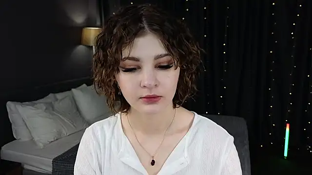 Snapshot of Kira__Fluffy chatting on June 7, 2026, 12:04 am Kira Fluffy online show from June 7, 2026, 12:04 am
