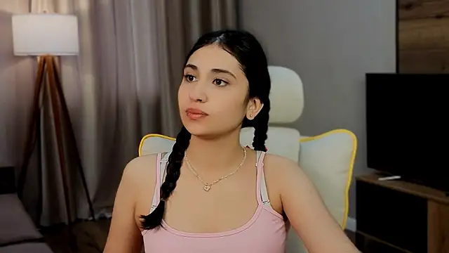 honeylanaa online show from June 5, 2026, 4:52 am