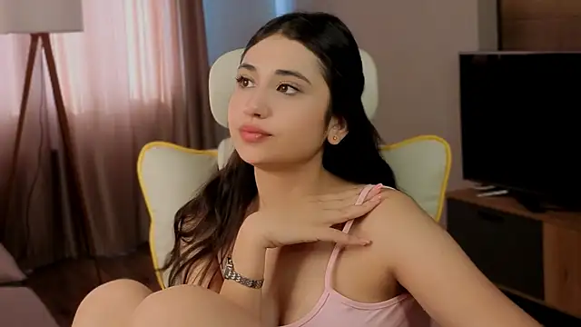 honeylanaa online show from June 25, 2026, 4:34 am
