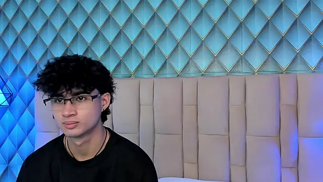Snapshot of Sofia-Ethan chatting on June 6, 2026, 1:38 pm Sofia-Ethan online show from June 6, 2026, 1:38 pm
