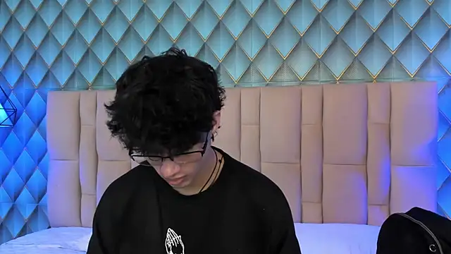 Snapshot of Sofia-Ethan chatting on June 7, 2026, 2:32 pm Sofia-Ethan online show from June 7, 2026, 2:32 pm
