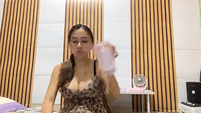 GiselleRina online show from May 28, 2026, 1:08 pm