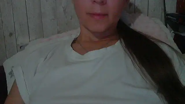 Snapshot of Bella--White chatting on May 28, 2026, 5:21 pm Bella--White online show from May 28, 2026, 5:21 pm