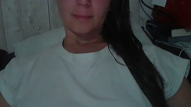 Snapshot of Bella--White chatting on June 7, 2026, 4:00 pm Bella--White online show from June 7, 2026, 4:00 pm