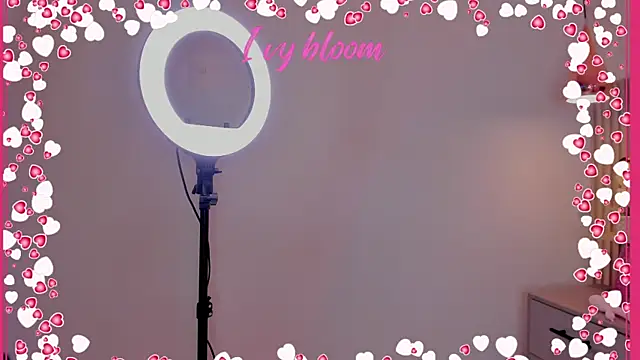 Snapshot of Ivybloom_ chatting on June 5, 2026, 12:44 pm Ivybloom online show from June 5, 2026, 12:44 pm