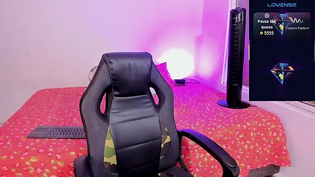 alison daniels  online show from September 14, 2025, 11:26 pm