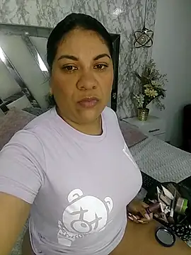MiaPeach  online show from June 6, 2026, 5:50 pm