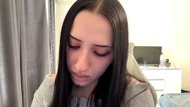 KiraJaydes online show from May 26, 2026, 12:23 pm