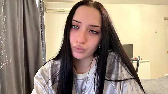 KiraJaydes online show from June 5, 2026, 11:16 am