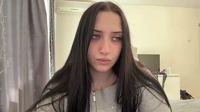 KiraJaydes online show from June 9, 2026, 12:17 pm