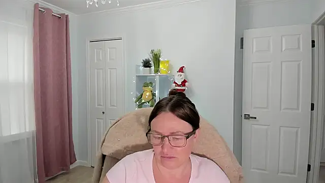 Snapshot of Vika73 chatting on December 10, 2024, 3:44 pm Vika73 online show from December 10, 2024, 3:44 pm