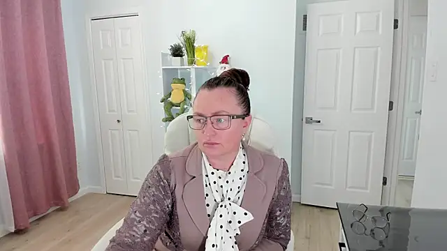 Snapshot of Vika73 chatting on December 18, 2024, 4:17 pm Vika73 online show from December 18, 2024, 4:17 pm