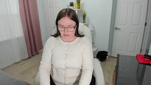 Snapshot of Vika73 chatting on February 4, 2025, 1:06 pm Vika73 online show from February 4, 2025, 1:06 pm