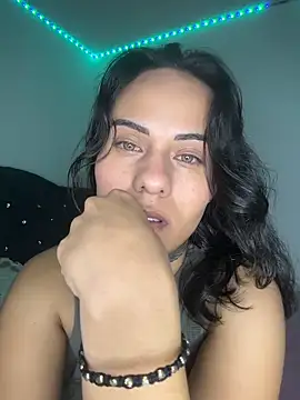 MadisonYoung000 online show from June 2, 2026, 2:13 am