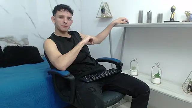 keen black  online show from May 28, 2026, 2:53 am