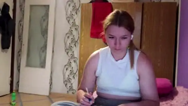 RaeannRoewe online show from May 28, 2026, 6:38 pm