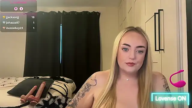 CurvyWetWife online show from May 19, 2026, 6:42 am