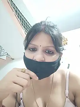 ZOYA-STRIP online show from June 10, 2026, 5:23 pm