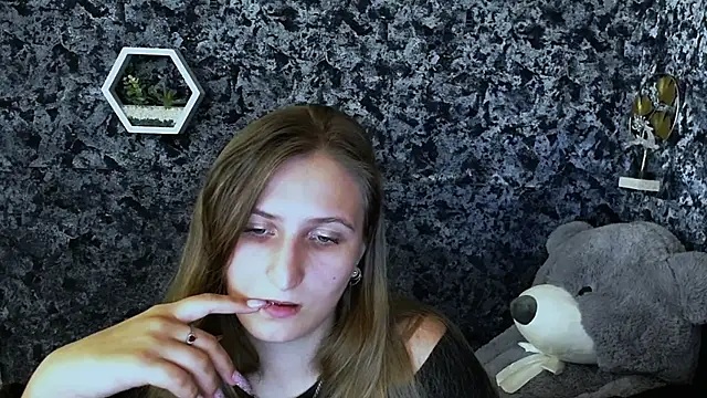 Jenny smille  online show from June 5, 2026, 6:20 am