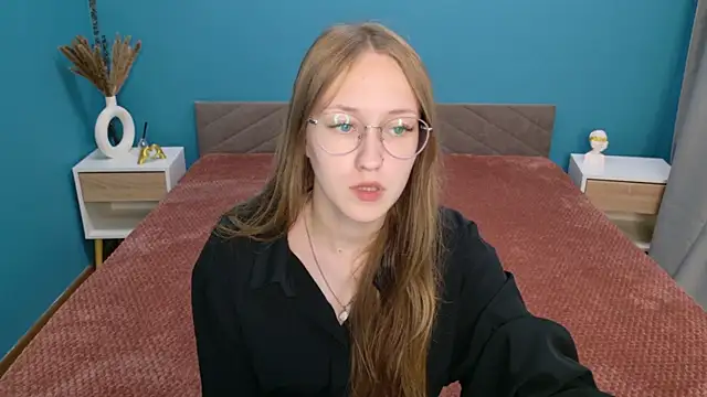 Calista Everleig online show from June 9, 2026, 10:38 am