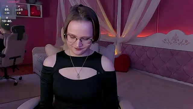 AgnesRay online show from June 7, 2026, 6:33 pm