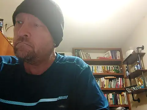 Snapshot of icebergXpress chatting on June 8, 2026, 4:46 am icebergXpress online show from June 8, 2026, 4:46 am