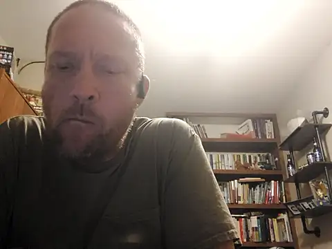 Snapshot of icebergXpress chatting on June 10, 2026, 5:39 am icebergXpress online show from June 10, 2026, 5:39 am