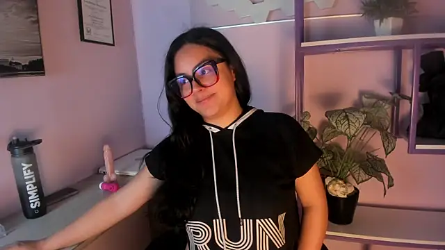 Snapshot of Crystal_Moom chatting on June 2, 2026, 11:12 am Crystal Moom online show from June 2, 2026, 11:12 am