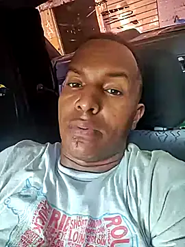 luis391986 online show from May 18, 2026, 6:36 pm