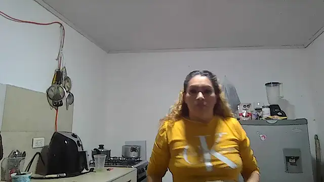 Layla-Astrum online show from June 8, 2026, 2:34 am