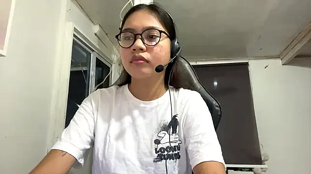 Snapshot of SalleyRoloff chatting on June 5, 2026, 2:12 pm SalleyRoloff online show from June 5, 2026, 2:12 pm
